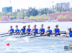 赛艇夜战：蓬莱灰熊队大胜东海貔貅队，临门一脚致胜更衣室氛围正向的简单介绍