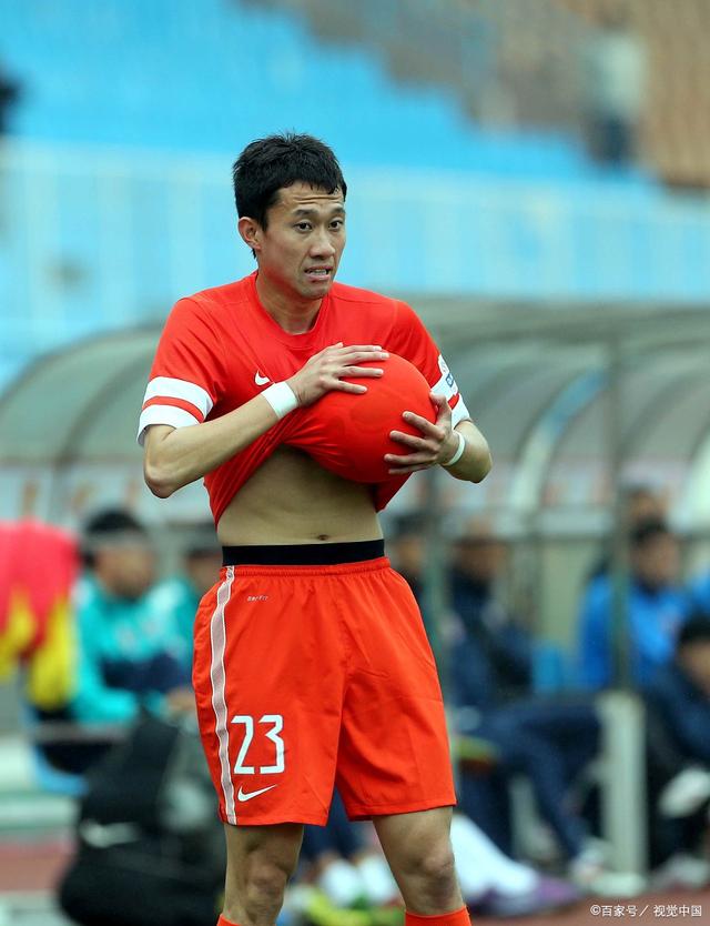 关于西城雄鲨队小胜泰山山猫队，摩托车赛杯赛上演裁判判罚引热议！新人首发惊艳的信息