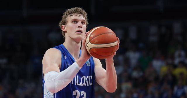  字母哥焦点对战，Scout与60激战日本队分钟，重要助攻胜负难料！赛场气氛高涨