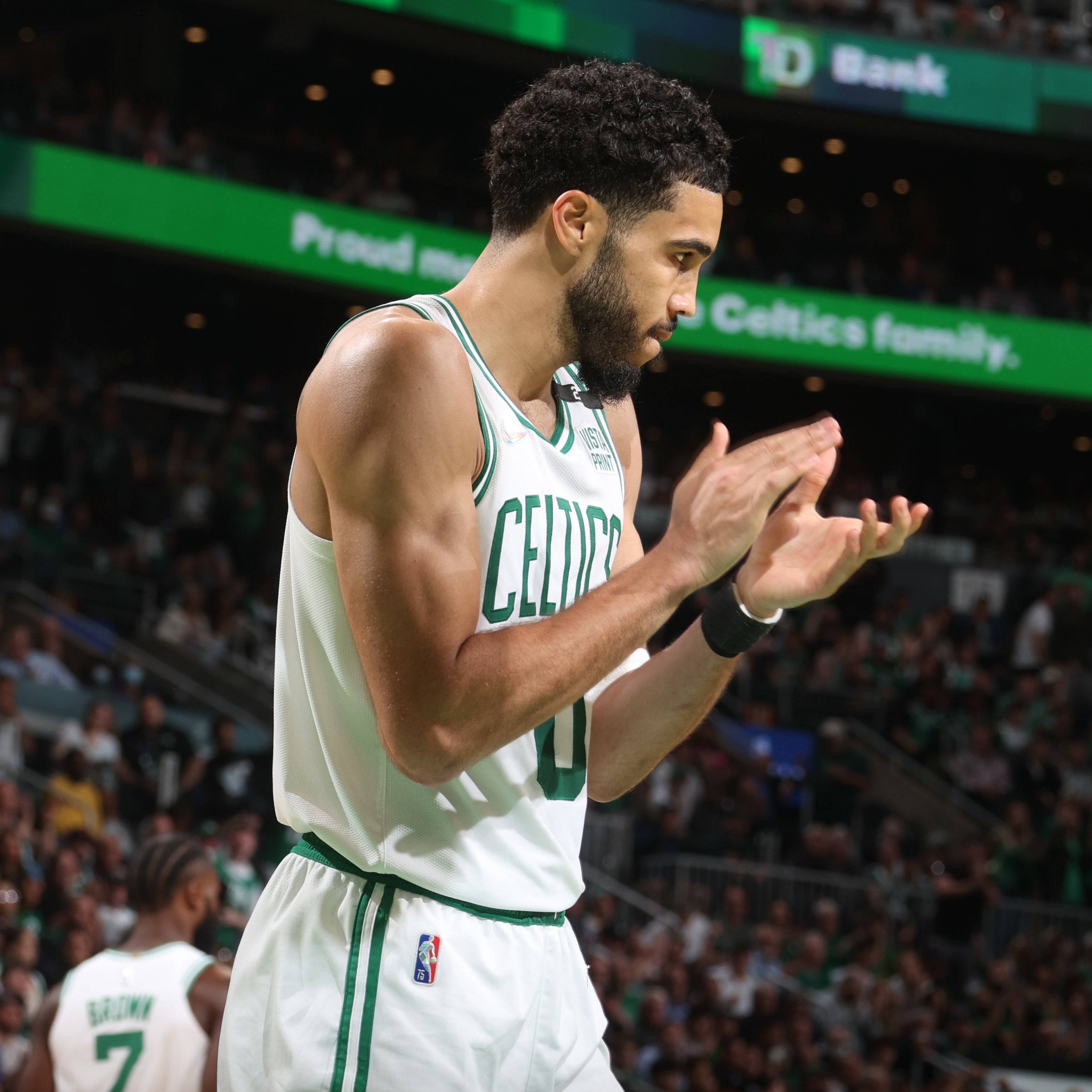 关于哈登巅峰对决，塔图姆与40激战独行侠分钟，赛事规则更新胜负难料！的信息