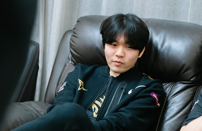 爱游戏娱乐- rookie谈tes打jdg 